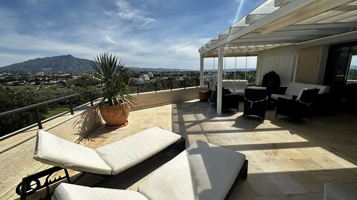 Terrasse von Dachboden zum Verkauf in Marbella mit Klimaanlage, Möbliert und Internet