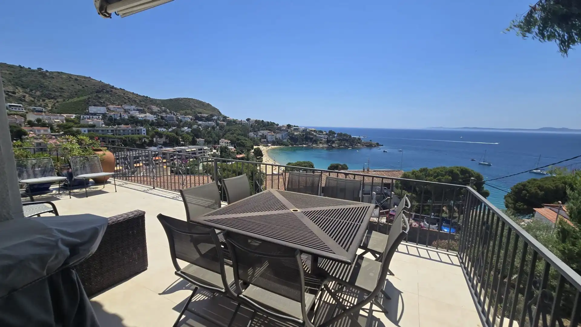 Casa con piscina en venta en diego velasquez 140