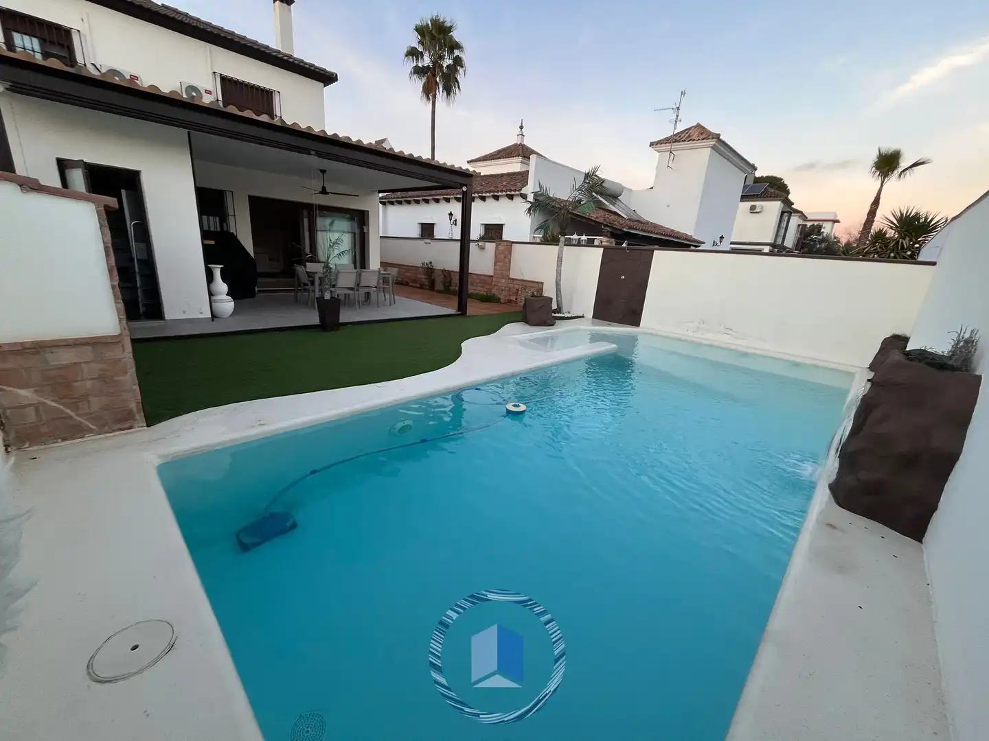 Piscina de Piso en venta en Montequinto con Jardín privado, Trastero y Piscina comunitaria