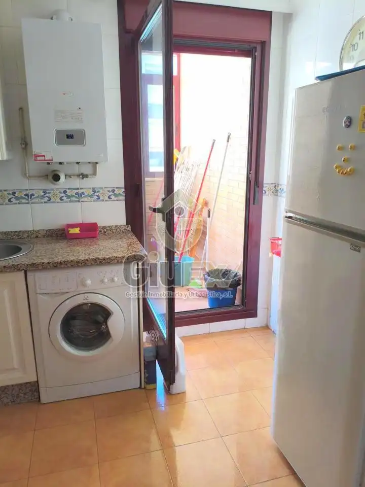 Kitchen of Flat for rent in Cáceres  with Air Conditioner, Heating and Terrace