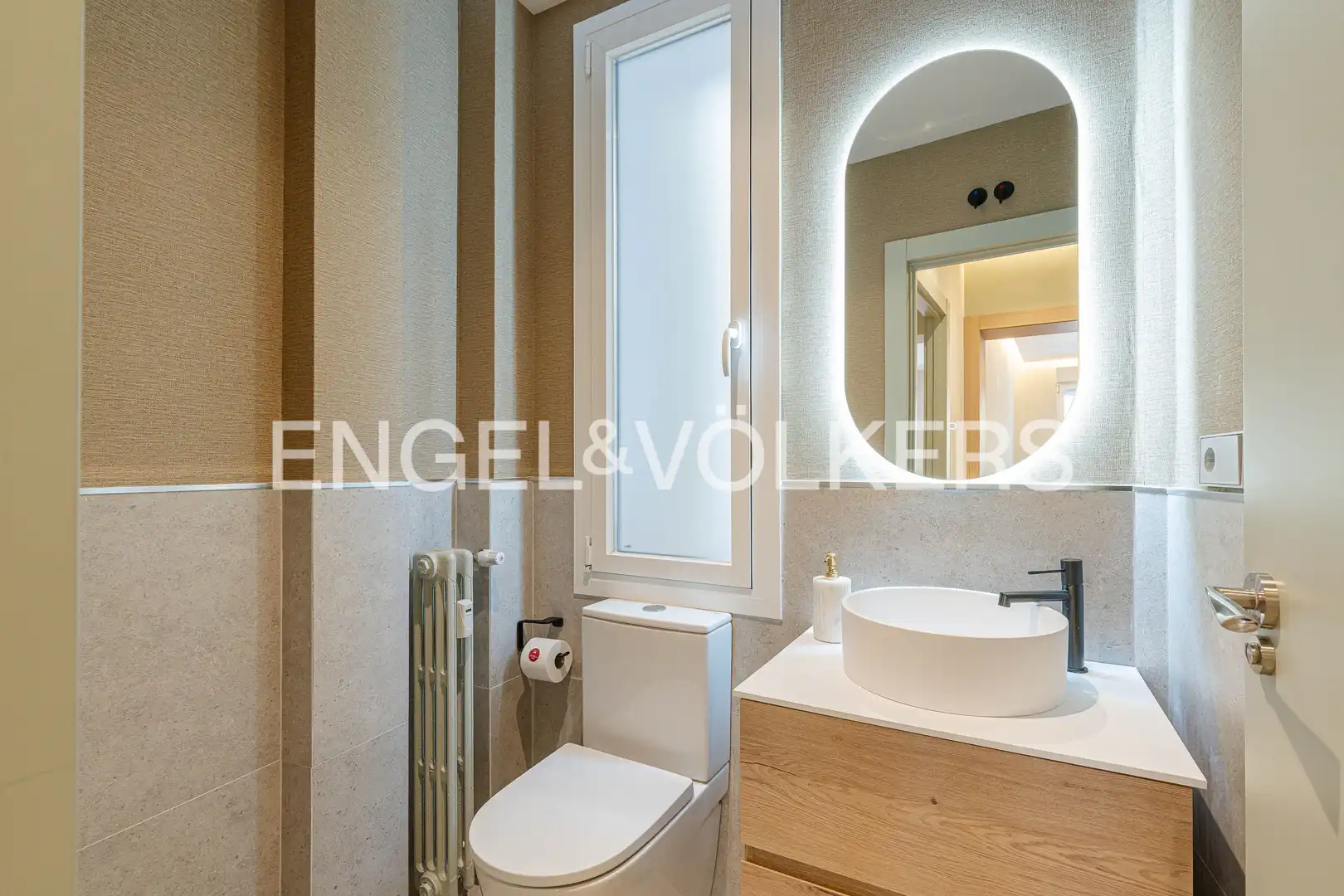 Badezimmer von Wohnung zum Verkauf in Madrid mit Klimaanlage und Heizung