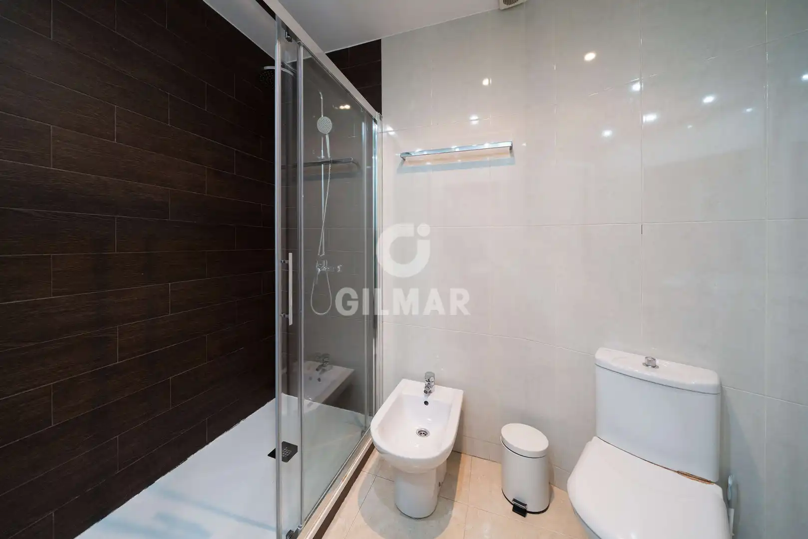 Bathroom of Flat for sale in Madrid  with Heating and Storage room