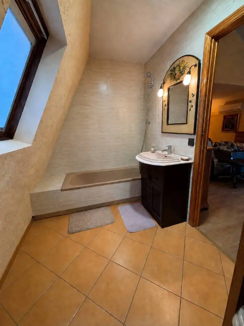 Bathroom of Houses for sale in Miraflores de la Sierra  with Air Conditioner, Heating and Terrace