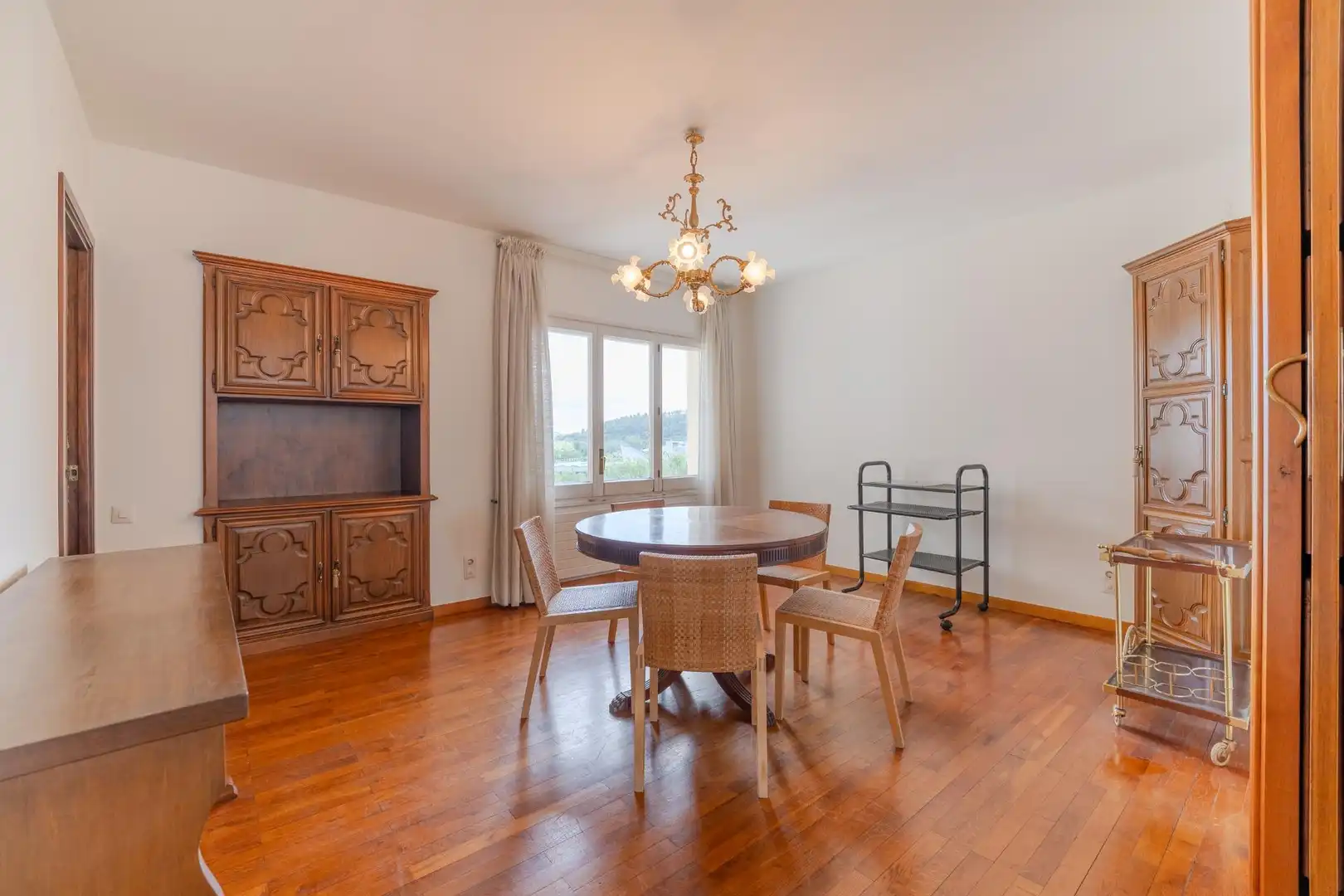 Menjador de Apartament de lloguer en Girona amb Calefacció, Parquet i Terrassa