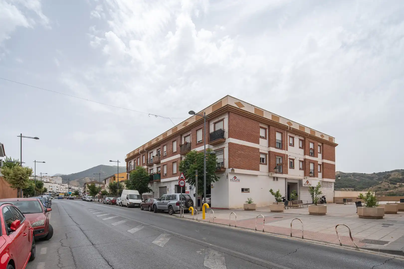 Vista exterior de Pis en venda en Cenes de la Vega amb Aire condicionat i Terrassa