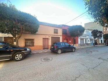 House with garden for sale in Calle Santo
