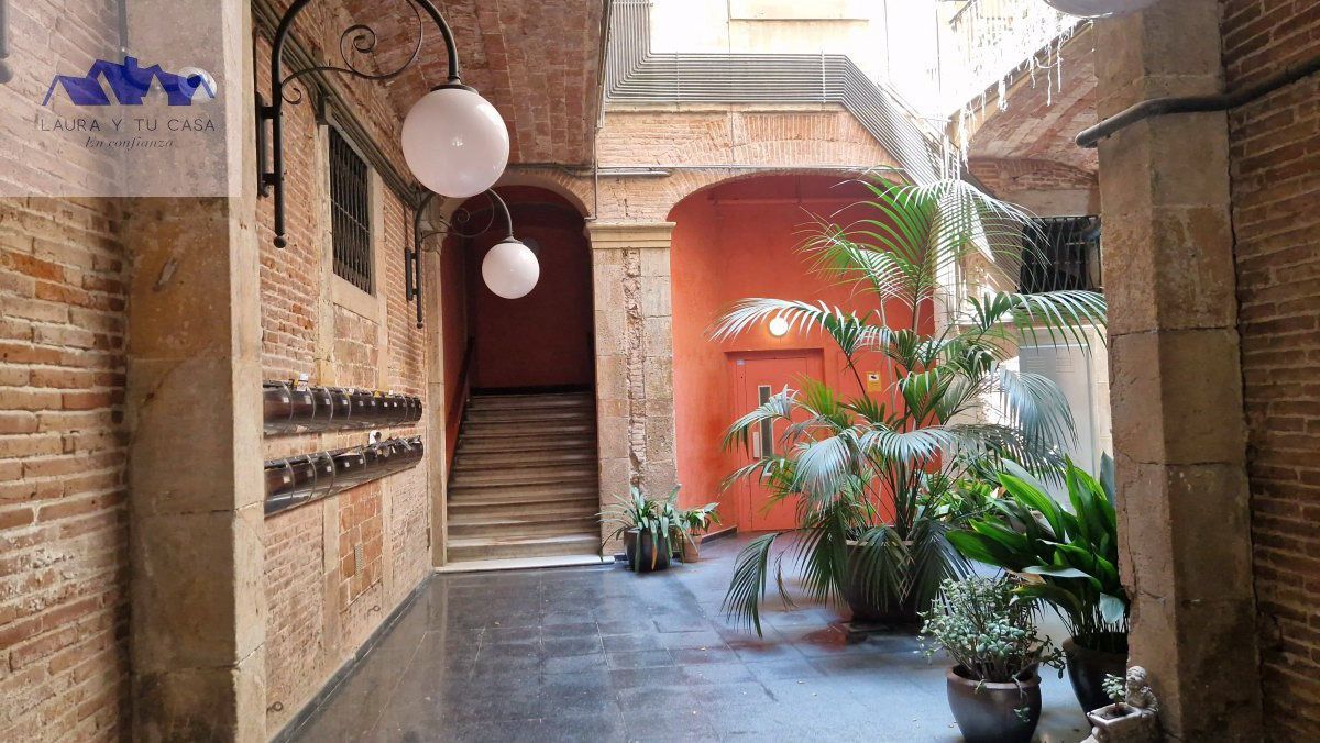 Flat for sale in JOSEP ANSELM CLAVE, Barri Gòtic, Ciutat Vella