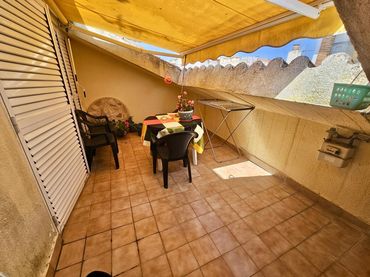 Maisonette mit Balkon zum Verkauf in Calella