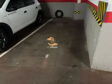 Aparcament de Pis en venda en Centro
