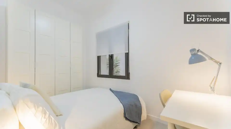 Schlafzimmer von Wohnung zur Miete in Valencia mit Klimaanlage, Heizung und Möbliert
