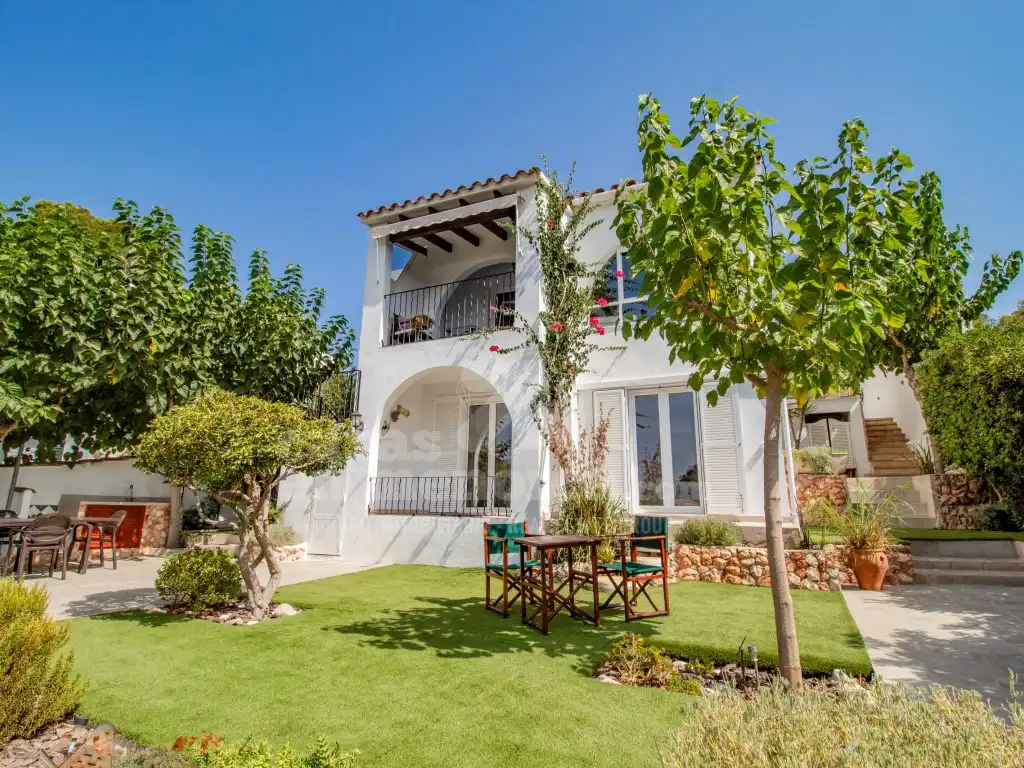 Country homes for sale in Cala Blanca