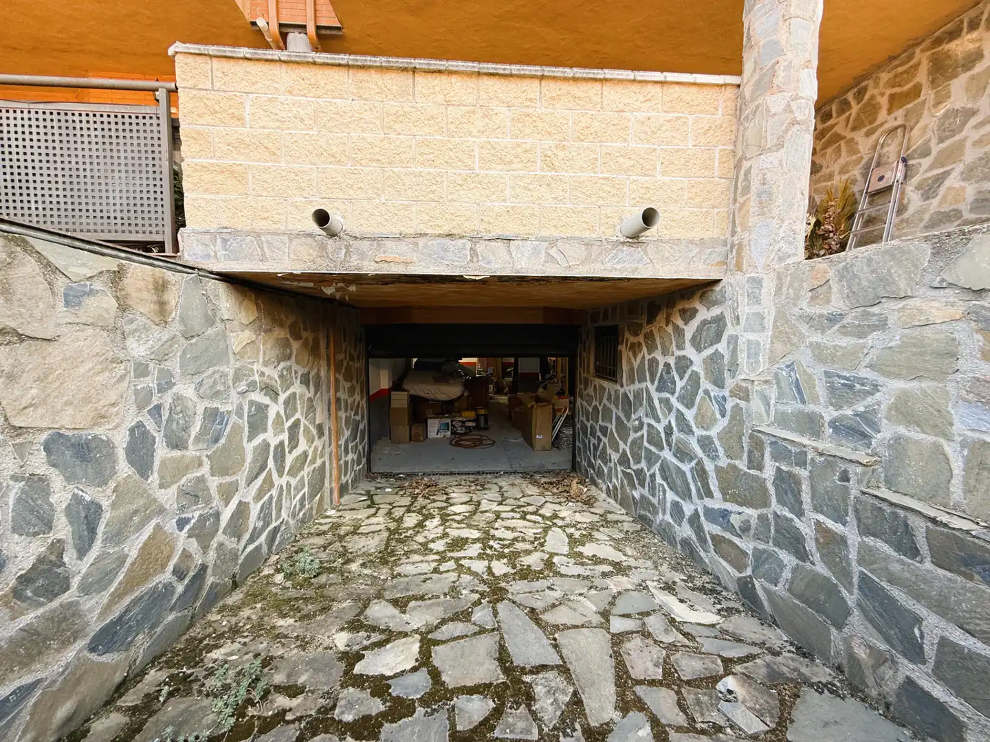 Exterior view of Detached homes for sale in Seseña  with Air Conditioner, Heating and Private garden