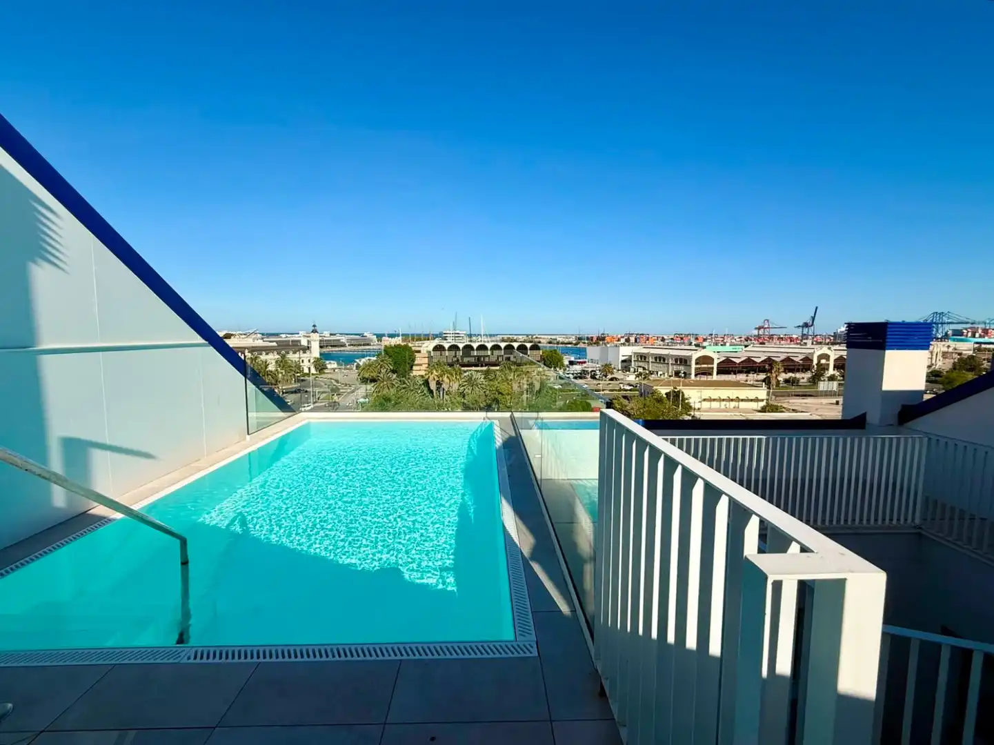 Swimming pool of Flat for rent in Valencia  with Air Conditioner, Swimming Pool and Furnished