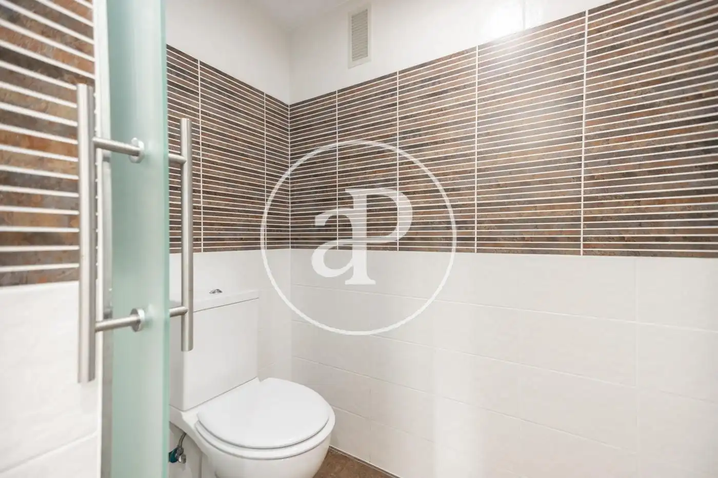 Badezimmer von Wohnung zur Miete in Valencia mit Klimaanlage, Heizung und Privatgarten