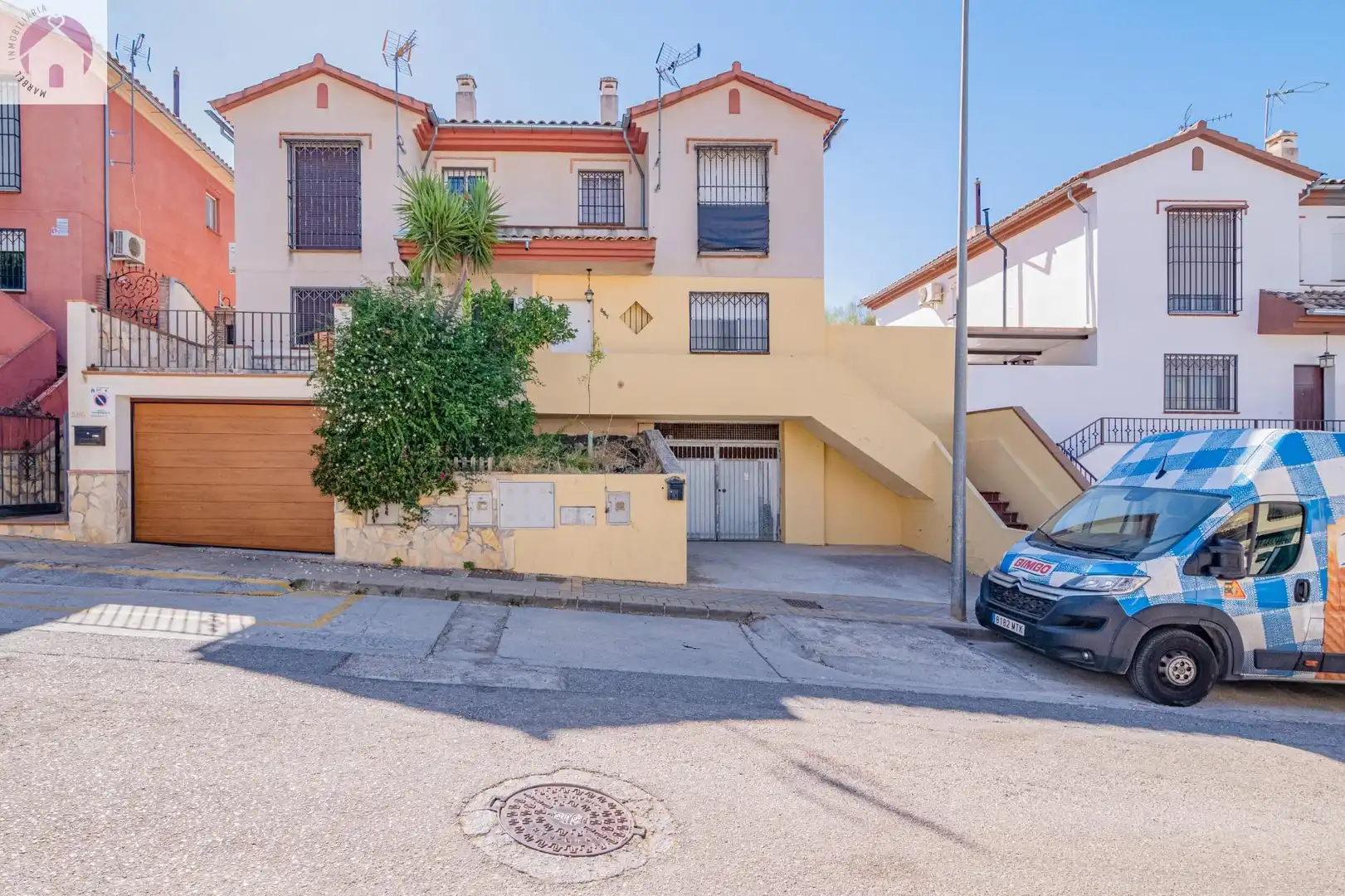 Casa aparellada amb terrassa en venda a Jun, imagen 36