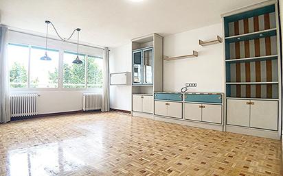 Living room of Flat to rent in  Madrid Capital  with Air Conditioner, Heating and Parquet flooring