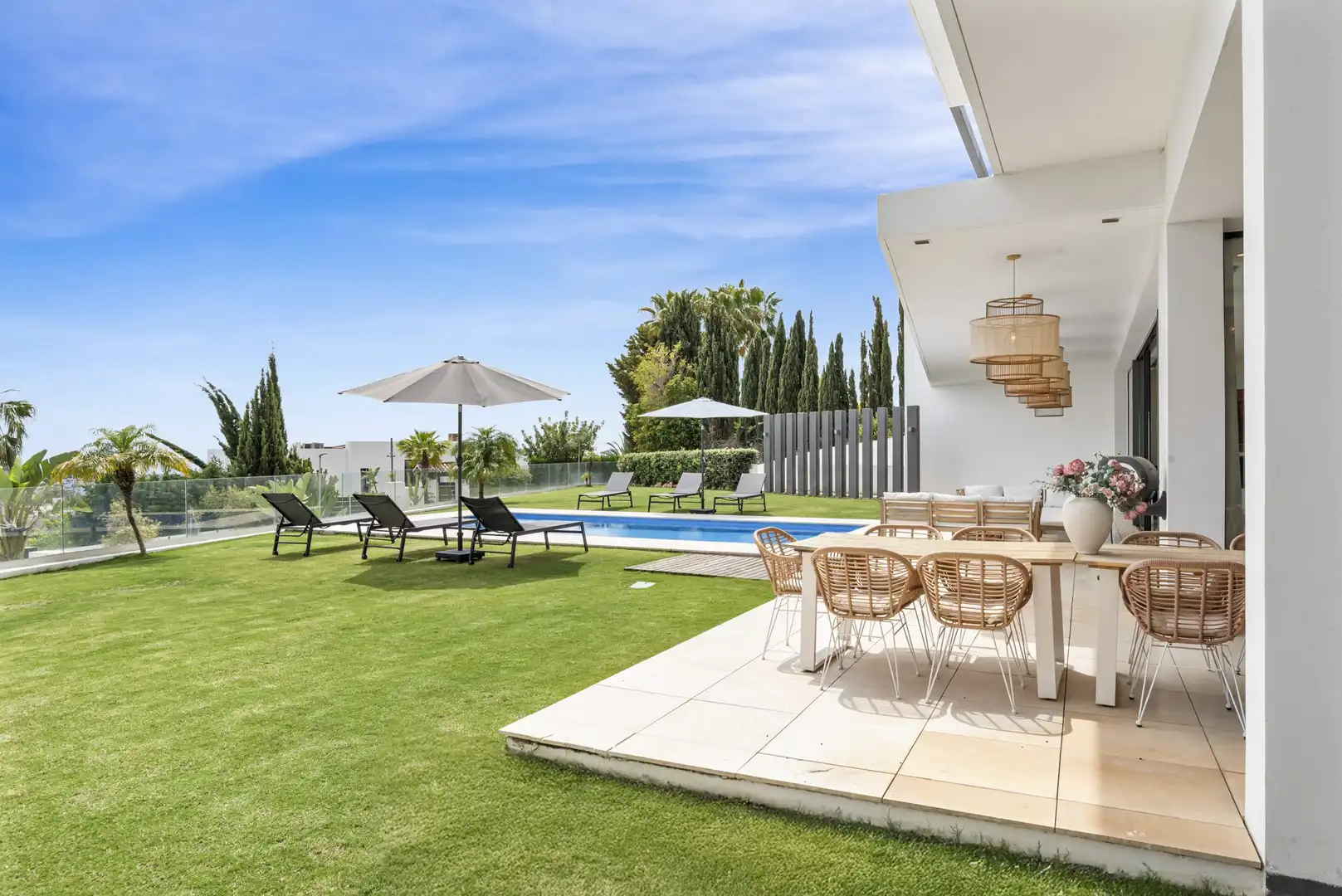 Terrassa de Casa o xalet en venda en Benahavís amb Aire condicionat, Jardí privat i Terrassa