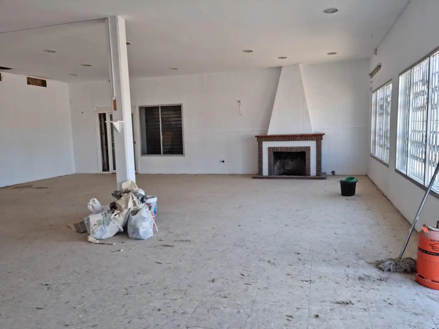 Local comercial en venta en Carretera MADRID NACIONAL IV R. CASABLANCA 385.70