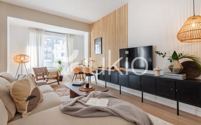 Sala d'estar de Apartament de lloguer en  Madrid Capital amb Aire condicionat, Calefacció i Moblat