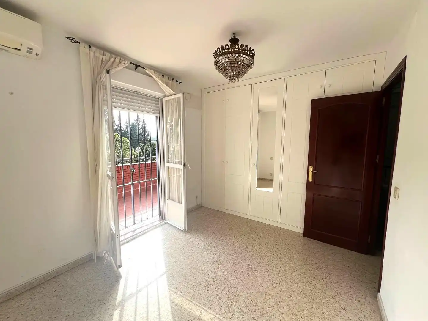Dormitori de Casa adosada en venda en Sevilla amb Aire condicionat, Terrassa i Piscina comunitària
