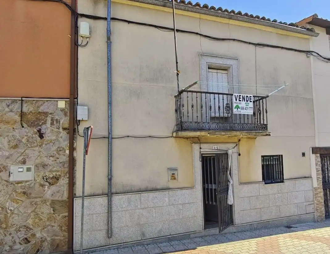 Xalet amb terrassa en venda a Ahigal