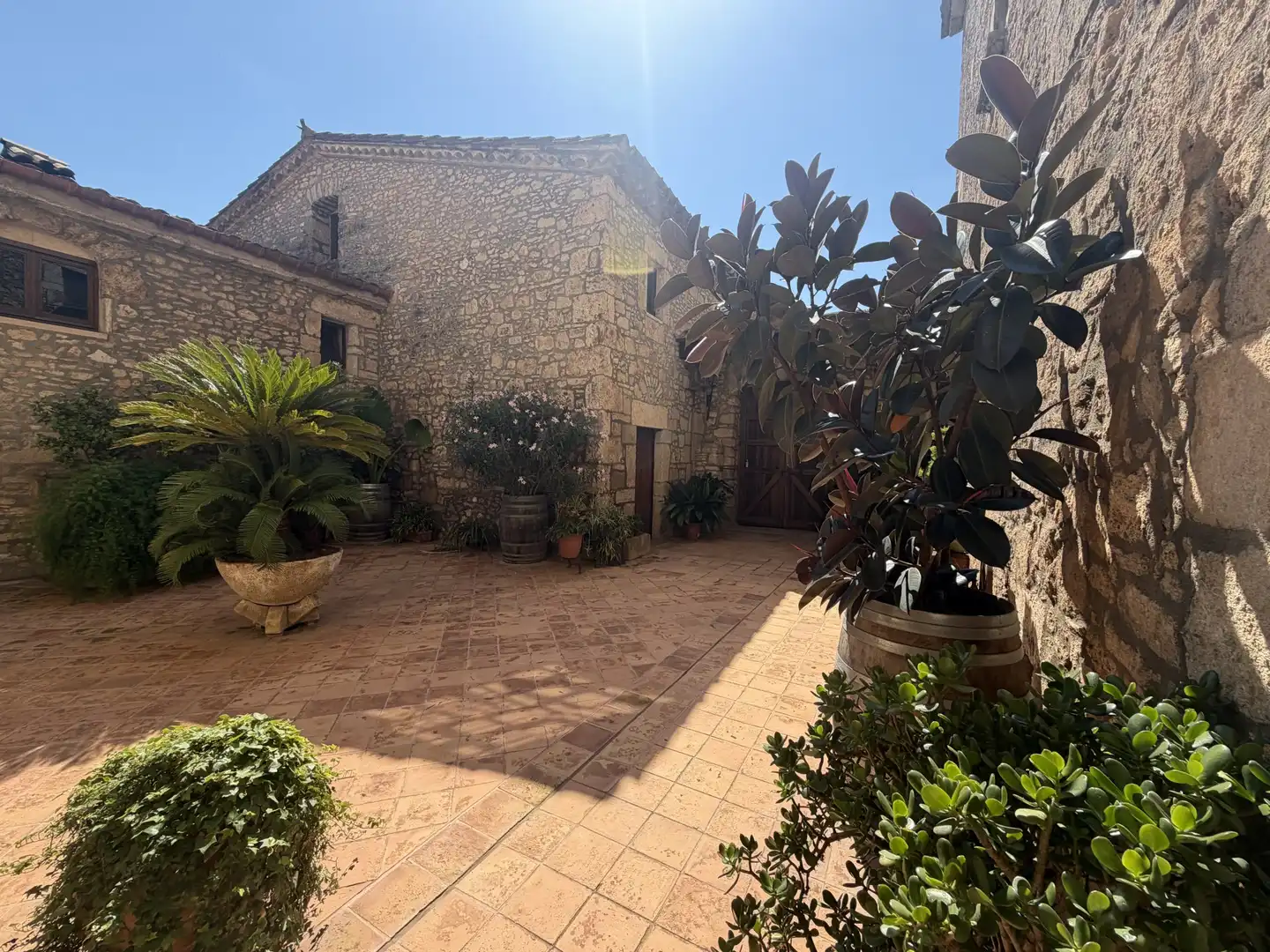 Vista exterior de Finca rústica en venda en Banyoles amb Calefacció, Terrassa i Traster
