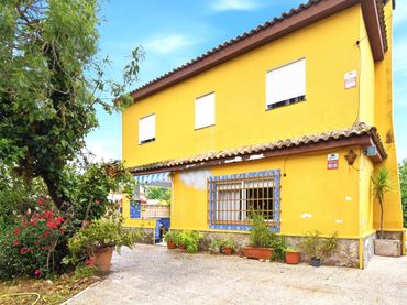 Casa rústica amb jardí en venda a Callejón del Almendral