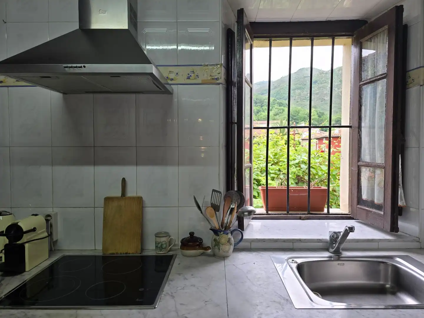 Cuina de Casa o xalet en venda en Llanes amb Calefacció, Terrassa i Traster