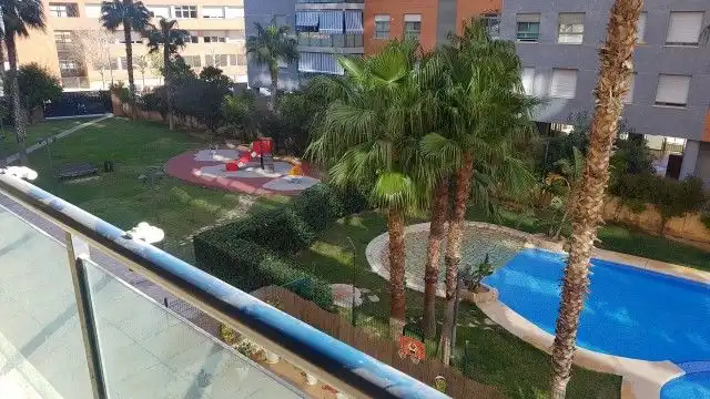 Piscina de Pis de lloguer en Mislata amb Terrassa, Traster i Forn