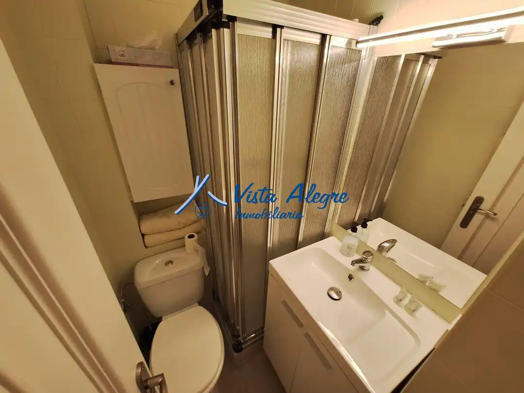 Baño de Apartamento en venta en Haro con Calefacción, Terraza y Amueblado