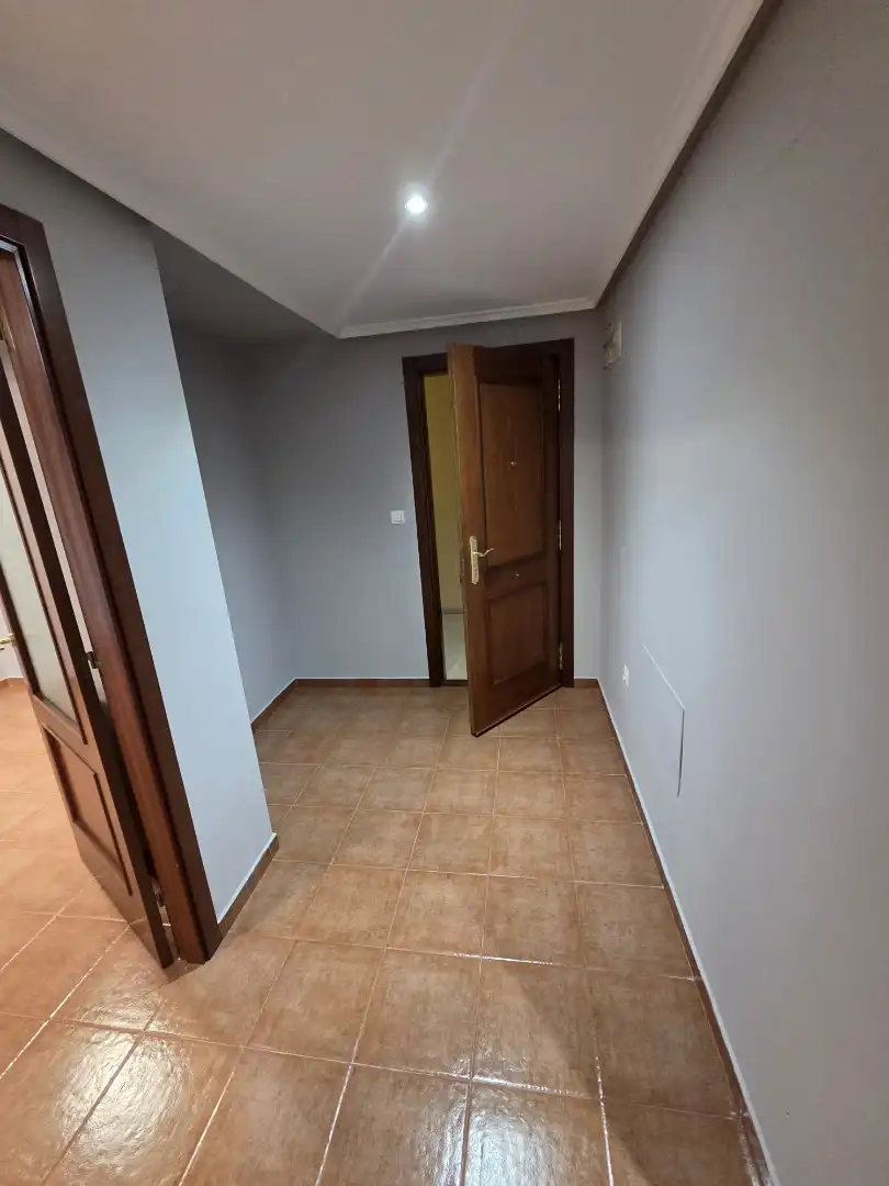 Wohnung zur Miete in Oviedo  mit Heizung, Parkett und Abstellraum