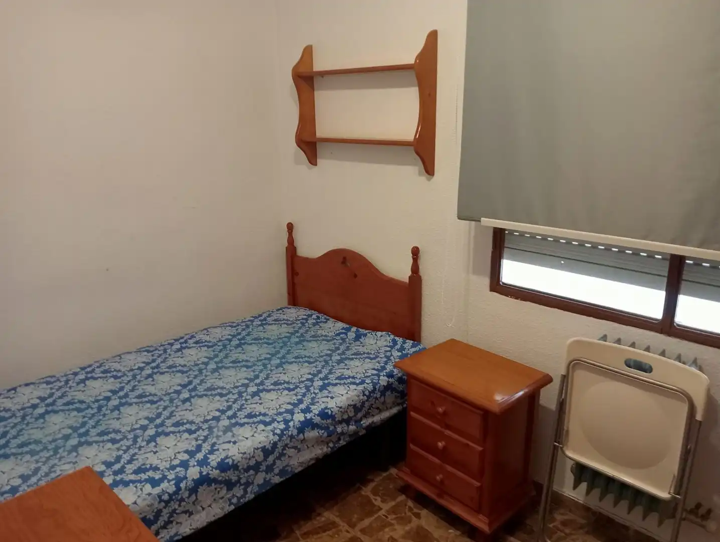 Habitación de Piso de alquiler en Jaén con Aire acondicionado, Calefacción y Amueblado