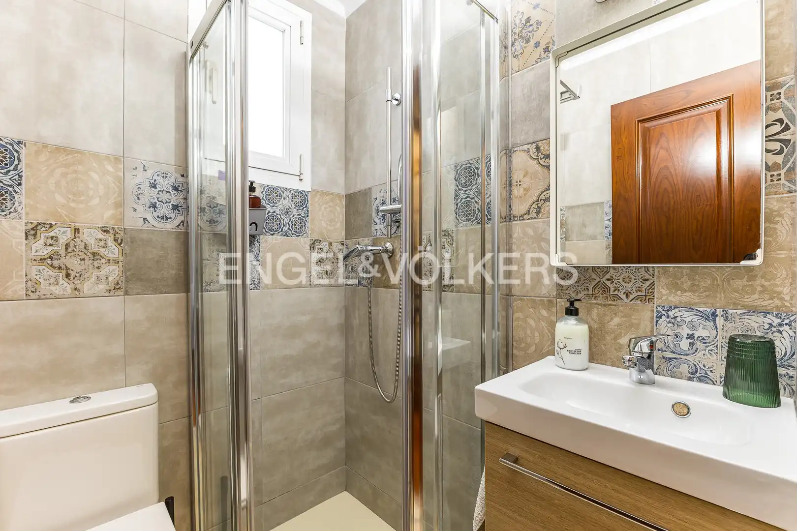 Bathroom of Flat for sale in Barcelona  with Air Conditioner, Heating and Parquet flooring