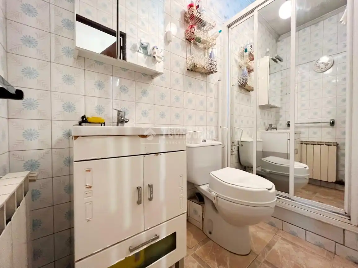 Bathroom of Buildings for sale in Madrid