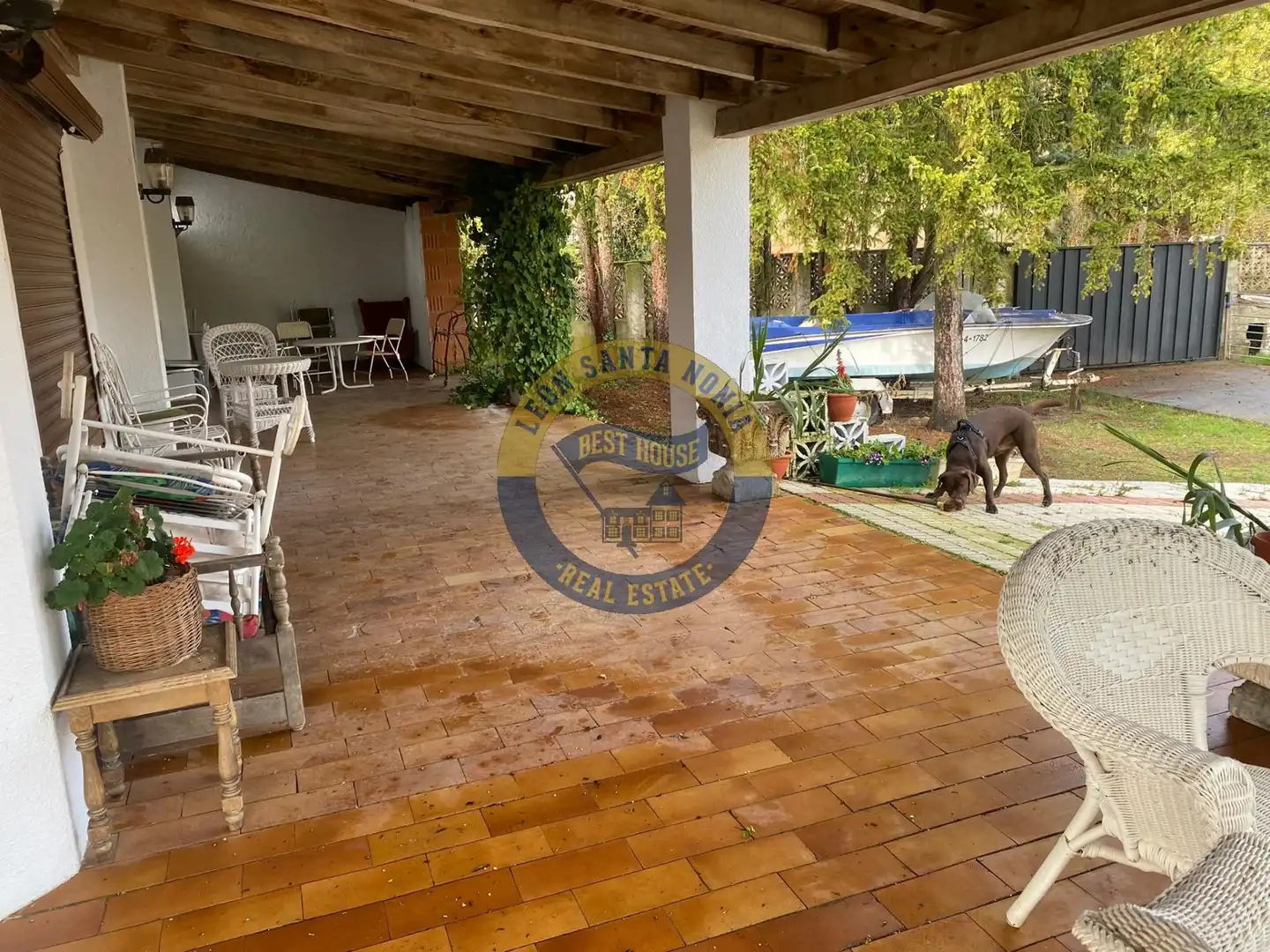 Vista exterior de Casa o xalet en venda en Garrafe de Torío amb Calefacció, Jardí privat i Terrassa