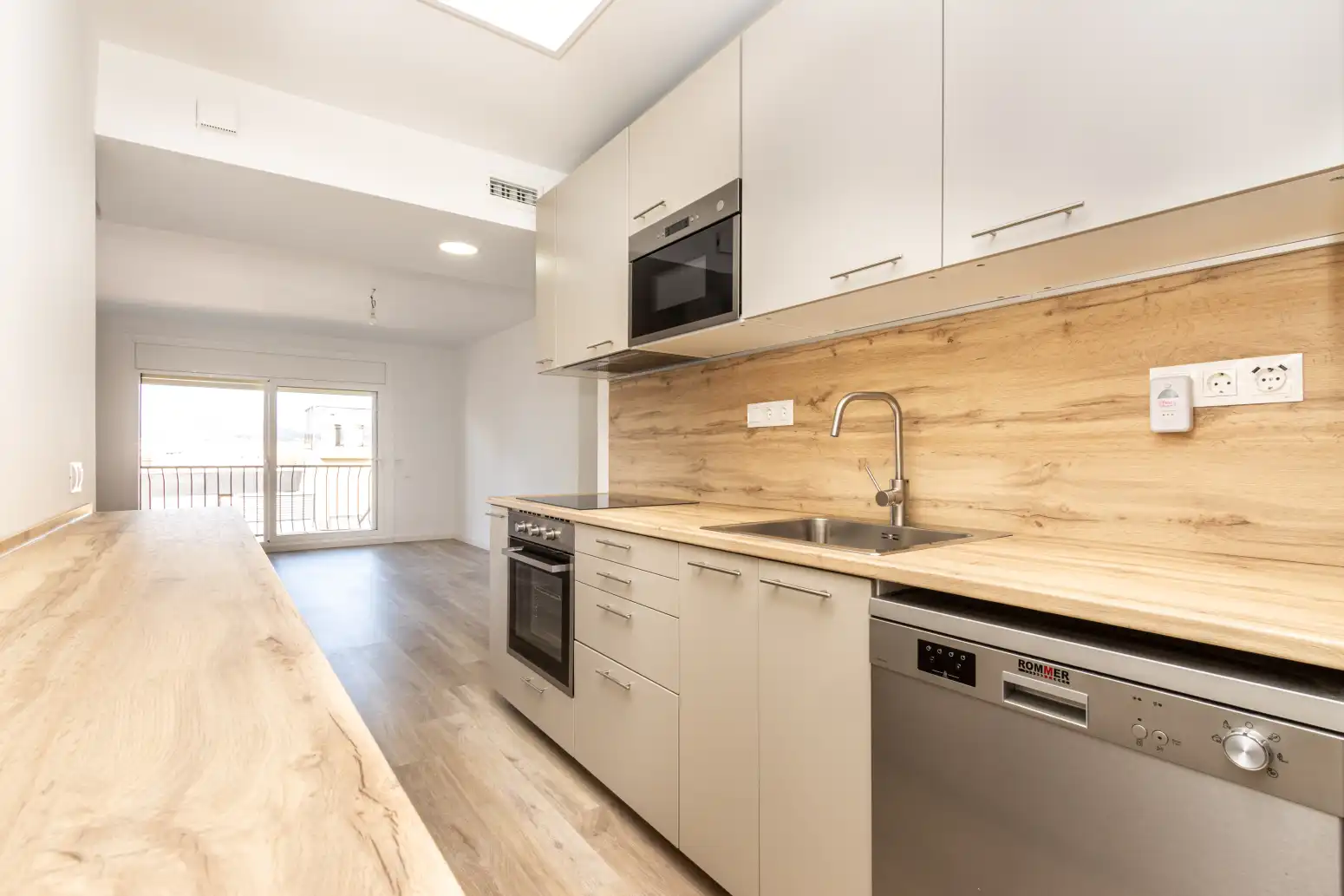 Küche von Wohnung zum Verkauf in Terrassa mit Heizung, Parkett und Balkon