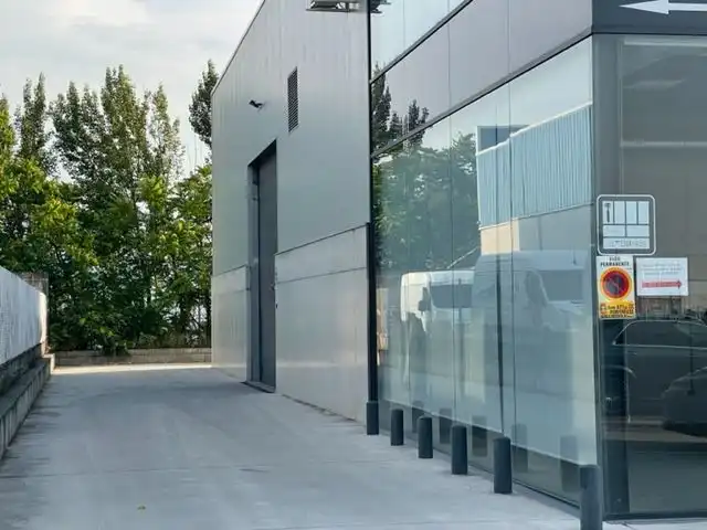 Vista exterior de Nau industrial en venda en Ponferrada
