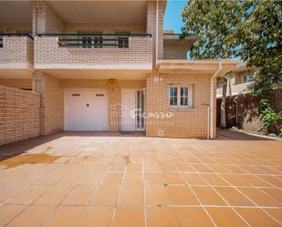 Vista exterior de Casa o xalet en venda en Cerdanyola del Vallès amb Calefacció, Jardí privat i Parquet