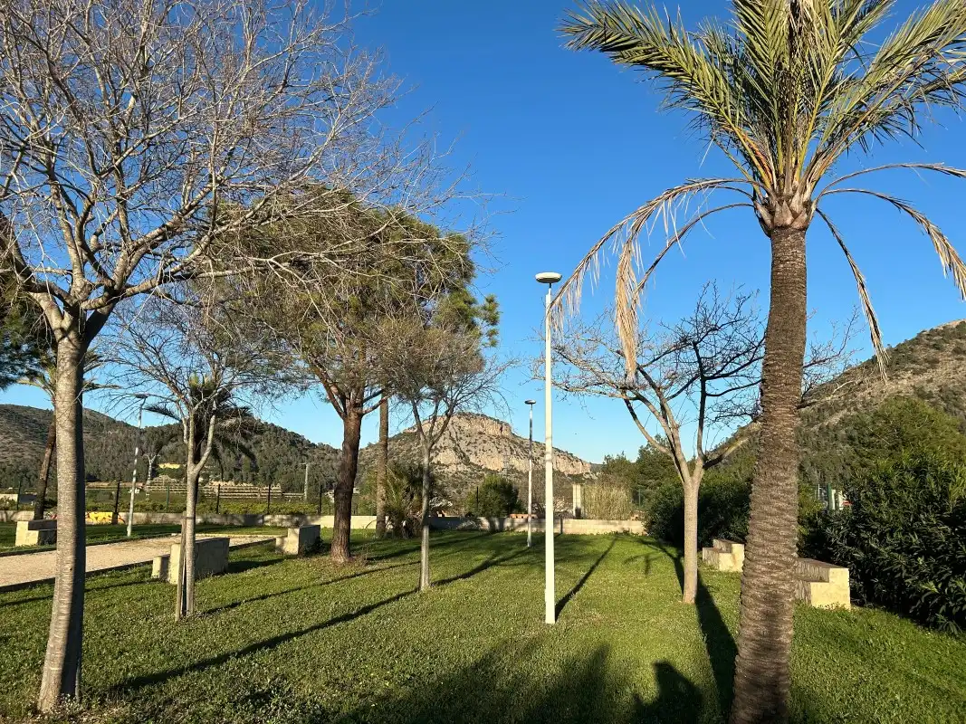 Vista exterior de Casa o xalet en venda en Gandia amb Aire condicionat, Jardí privat i Terrassa