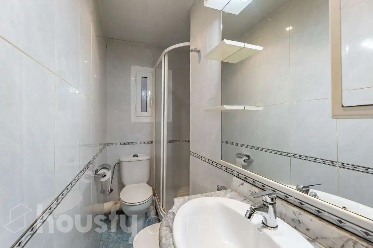 Badezimmer von Wohnung zum Verkauf in Barcelona mit Möbliert