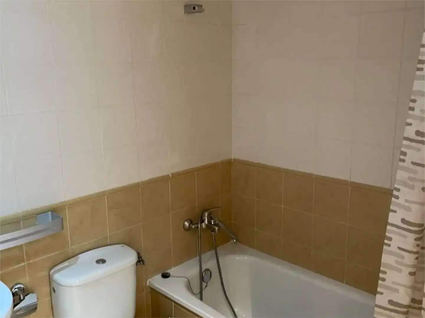 Badezimmer von Wohnung zur Miete in Castropol mit Balkon