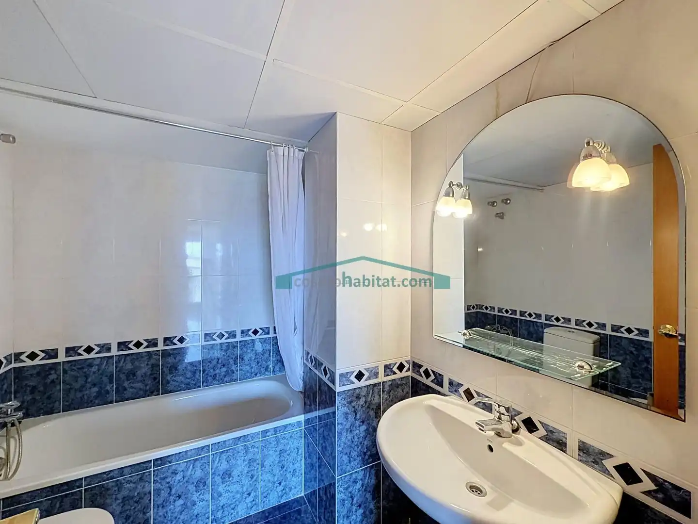 Badezimmer von Wohnung zur Miete in Valencia mit Klimaanlage und Terrasse