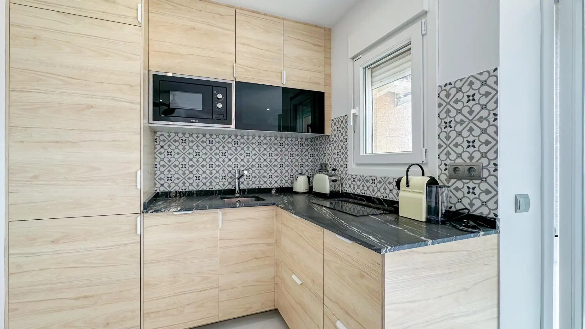 Cocina de Piso de alquiler en Málaga con Aire acondicionado, Jardín privado y Terraza