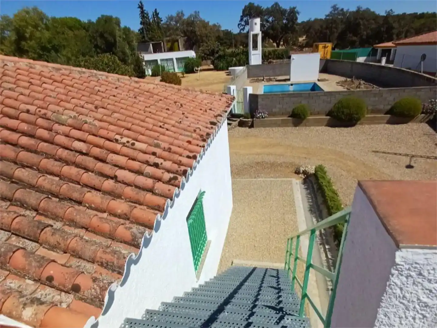 Vista exterior de Piso en venta en El Castillo de las Guardas con Jardín privado, Trastero y Piscina