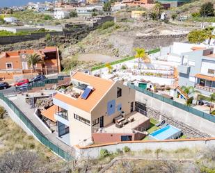 Vista exterior de Casa o xalet en venda en Candelaria amb Jardí privat, Terrassa i Piscina