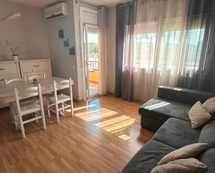 Living room of Apartment for sale in El Vendrell  with Air Conditioner, Heating and Parquet flooring