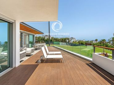 Apartament amb piscina en venda a C. Emilia Pardo Bazán, 4,