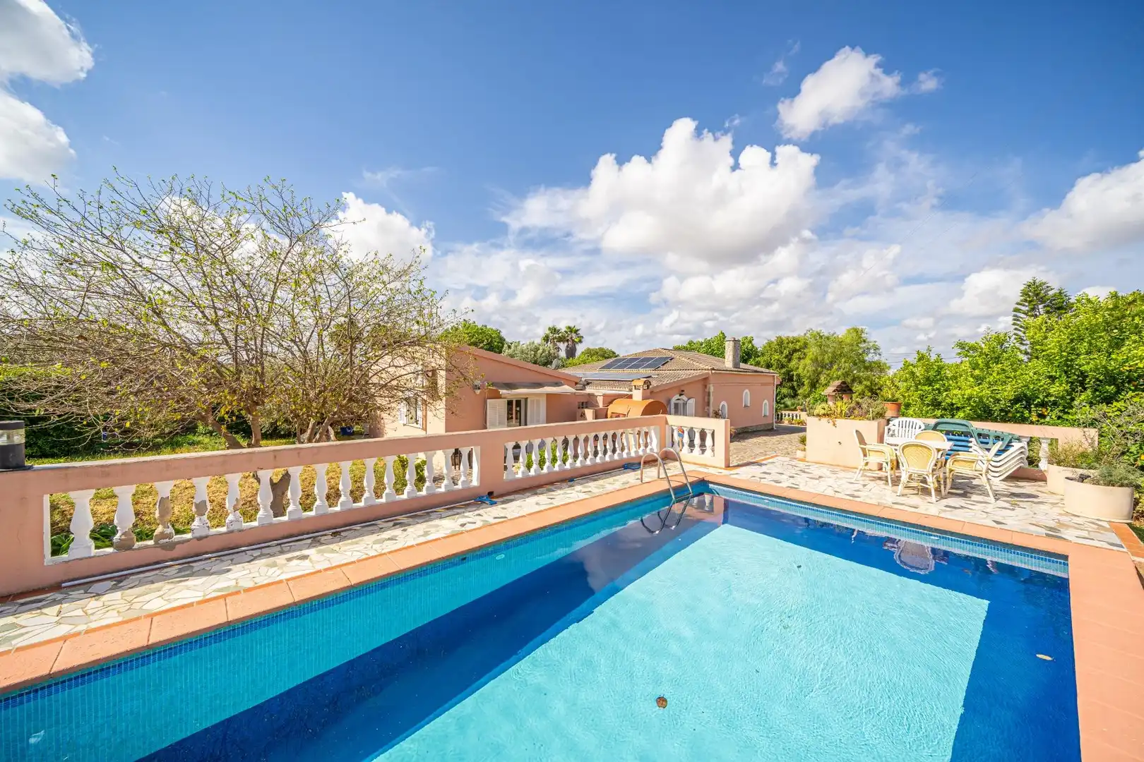 Maison rustique avec piscine à vendre à Disseminat son Ds 8424