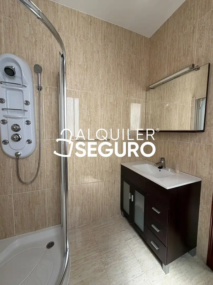 Baño de Estudio de alquiler en Madrid con Aire acondicionado y Amueblado