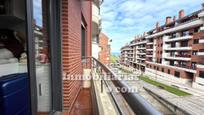 Außenansicht von Wohnung zum verkauf in Castro-Urdiales mit Balkon